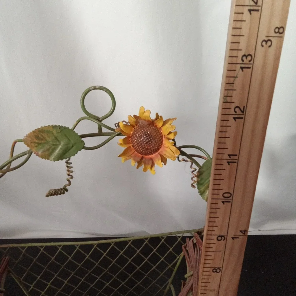 Vintage Rustic Sunflower Metal Wire Wall Basket Farmhouse Floral Decor Green